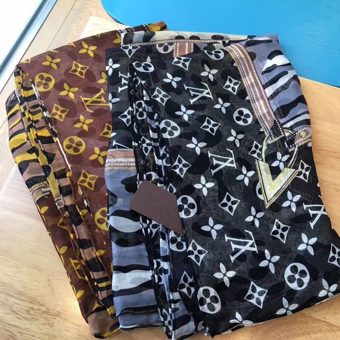 Louis Vuitton Scarf LVS00165